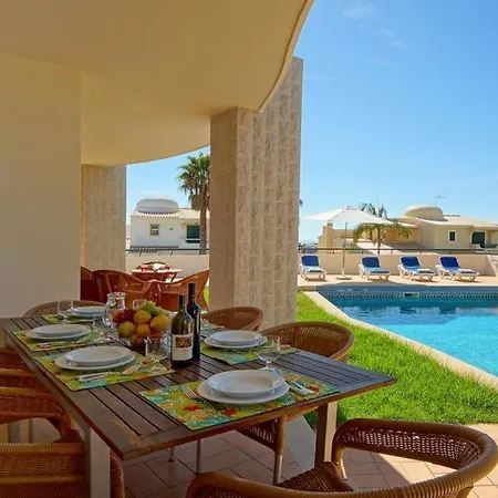 ヴィラ Sleeps 6 Pool Air Con Wifi Patroves