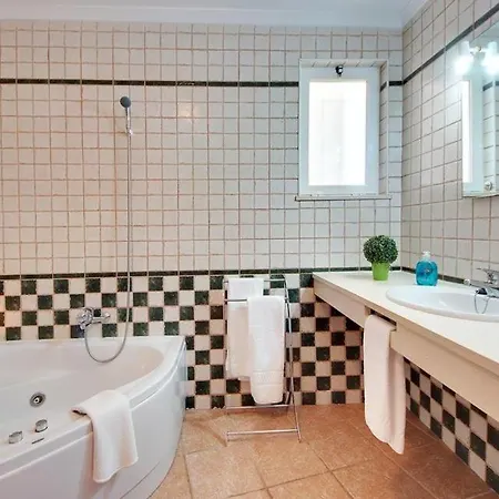 Sleeps 6 Pool Air Con Wifi ヴィラ