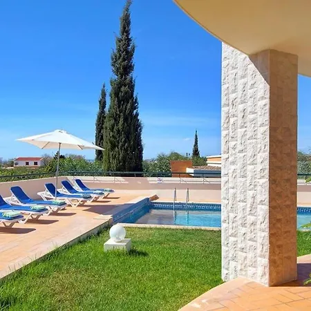 Sleeps 6 Pool Air Con Wifi
