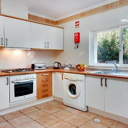 Sleeps 6 Pool Air Con Wifi